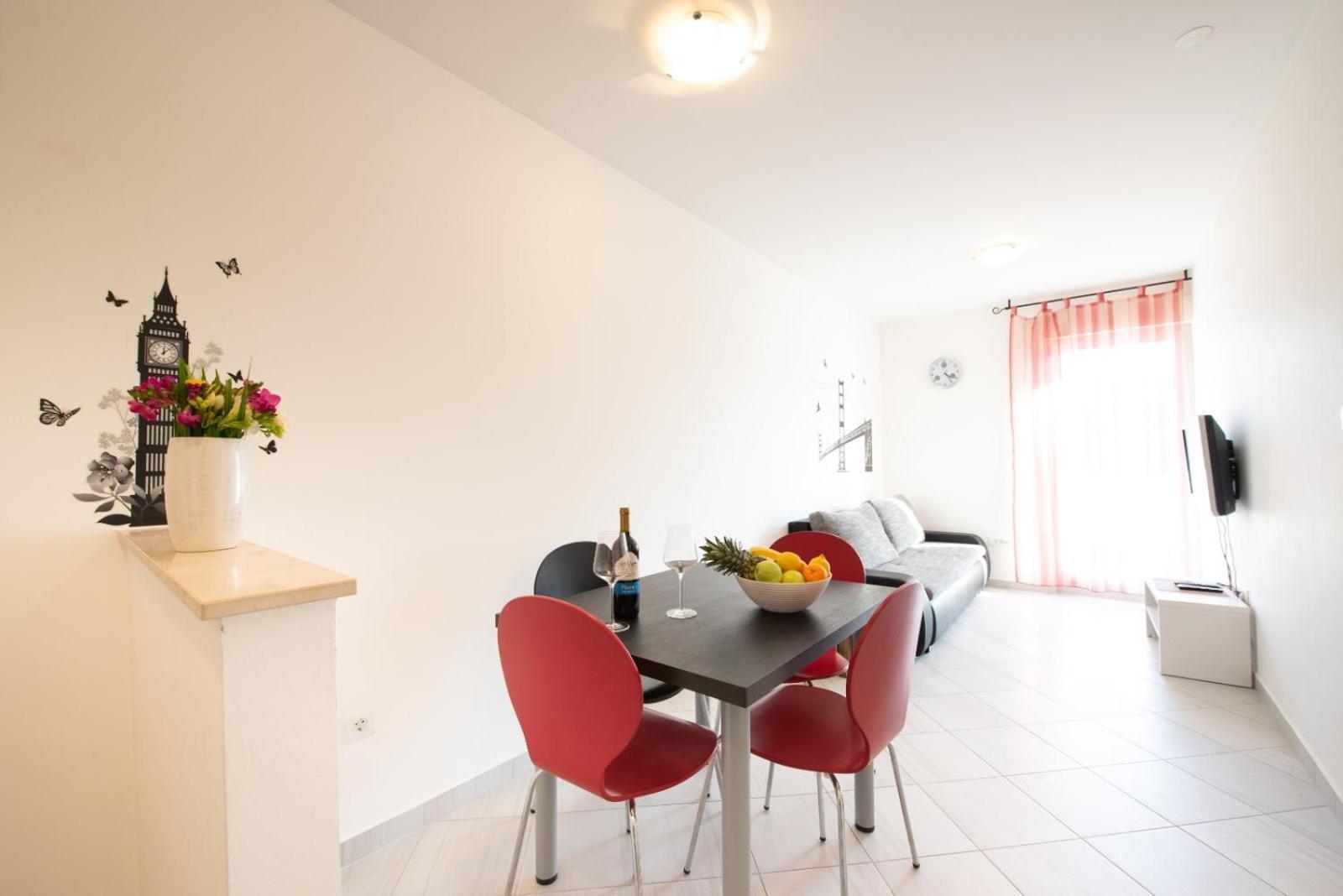 Apartment Ll *