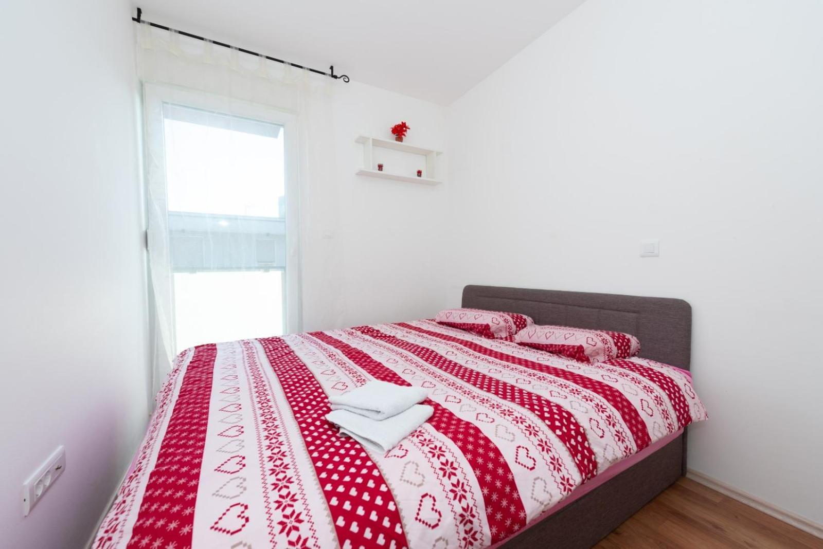 Ll Apartment Split