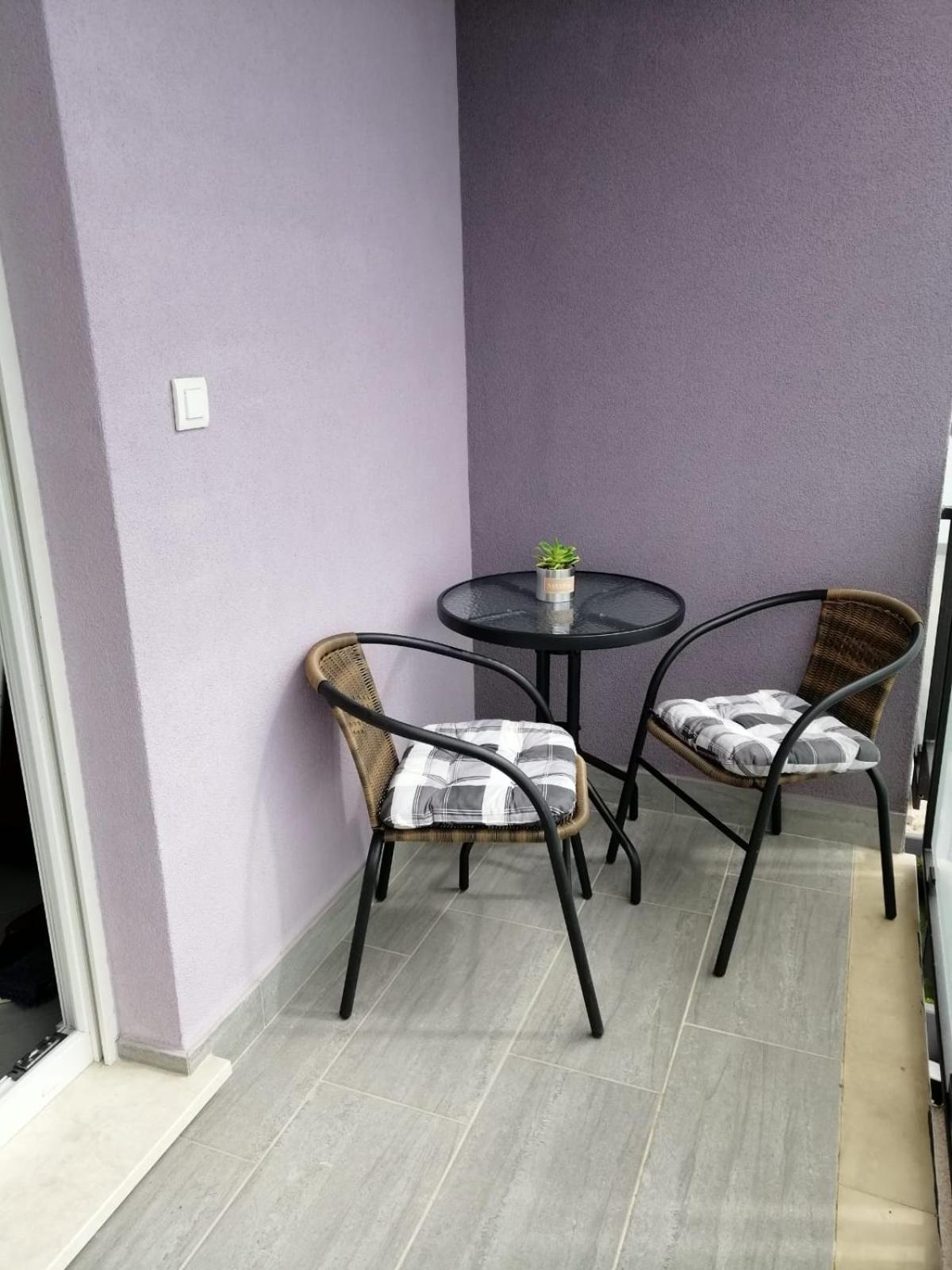 Ll Apartment Split