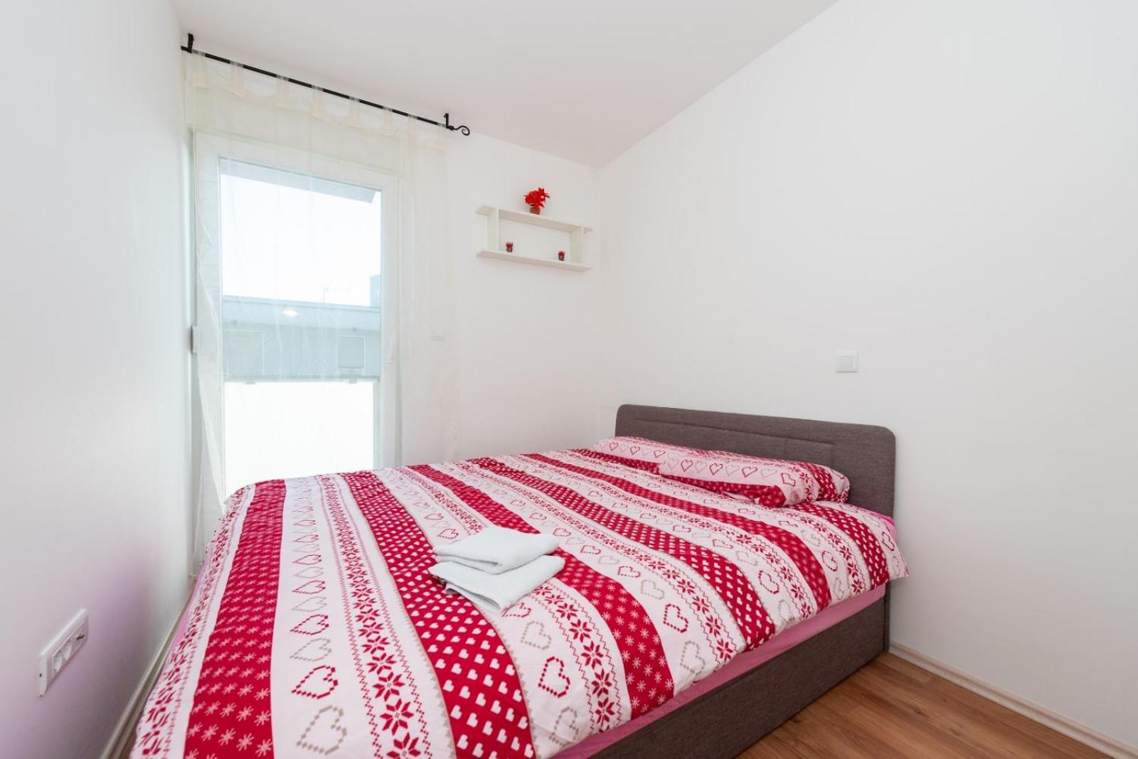 Ll Apartment Split